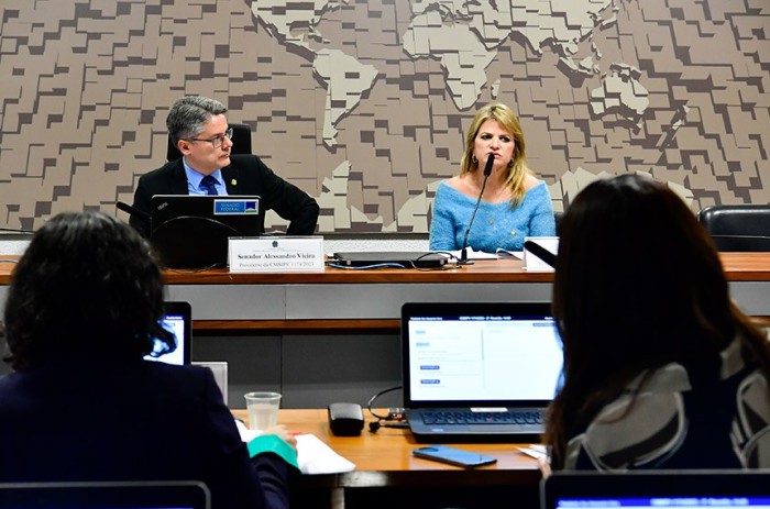 Comissão mista retoma na terça votação de MP sobre obras nas escolas