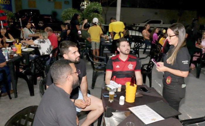 Policias Civil e Militar reforçam conscientização sobre não violência contra a mulher em Araguaína durante programação do Agosto Lilás