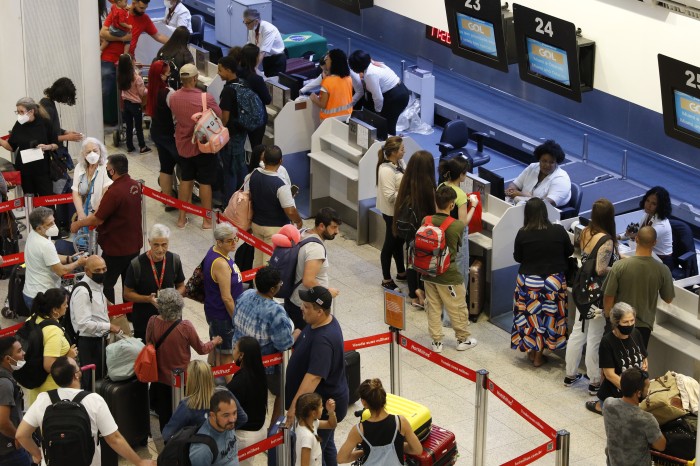 Mau tempo provoca cancelamentos e atrasos de voos no Santos Dumont