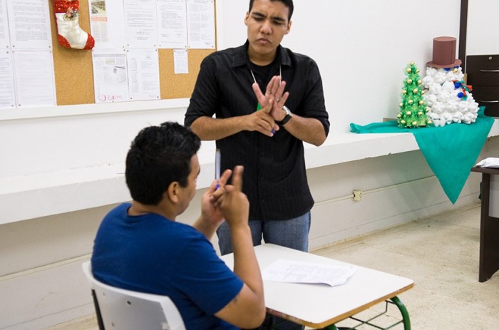 Projeto dispensa comprovação reiterada de deficiência permanente em concursos