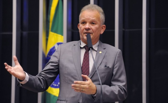 Proposta prevê isenção de IPI em veículo novo com tração nas quatro rodas para taxistas e cooperativas