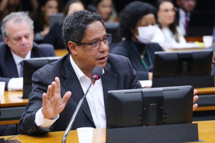CCJ aprova proposta que prevê atendimento humanizado a mulheres no SUS