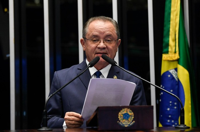 Zequinha chama atenção para crise financeira nos municípios