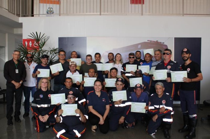 Profissionais de saúde recebem certificado em curso de Condução de Veículos de Emergência