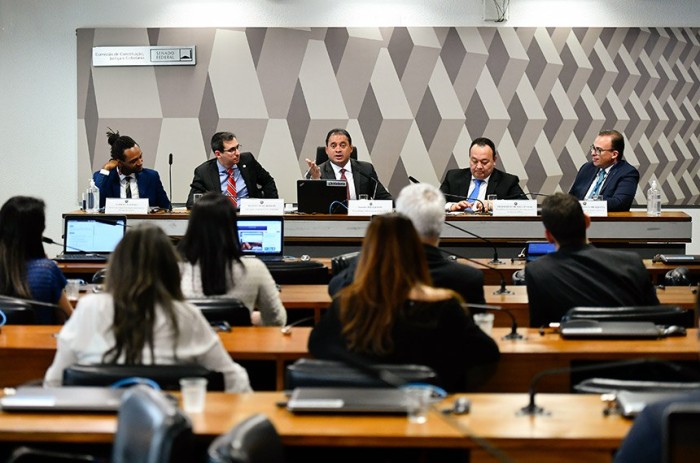 juristas criticam excesso de poder da minoria no projeto de lei do impeachment