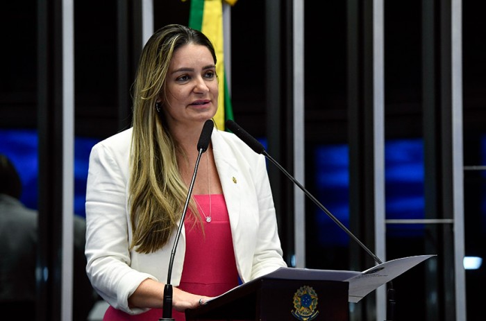 Augusta Brito celebra aprovação de recursos para o piso da enfermagem