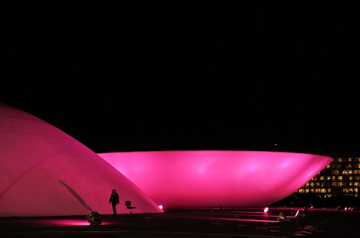 Senado se ilumina para o Outubro Rosa