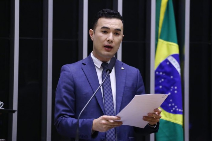 Projeto prevê pictograma na faixa de pedestres para ajudar pessoa autista