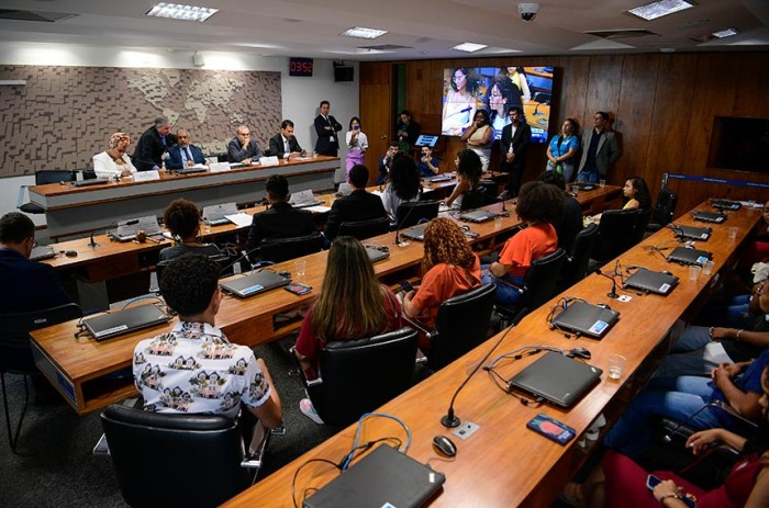 Em comissão, governo anuncia R$ 1,6 bi para medicamentos contra hemofilia